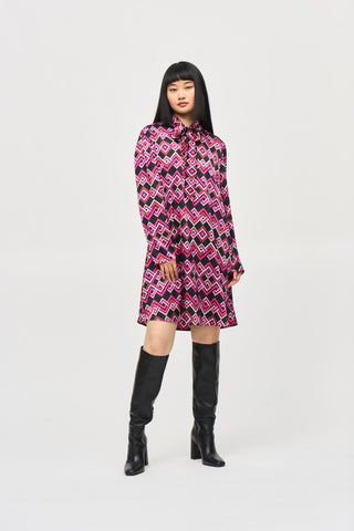 Satin Geometric Print Shift Dress <span>243174<span>