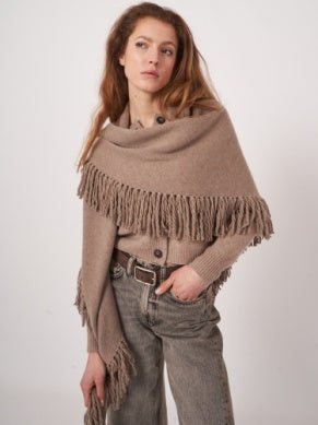 Knit Fringe Shawl <span>700624<span>